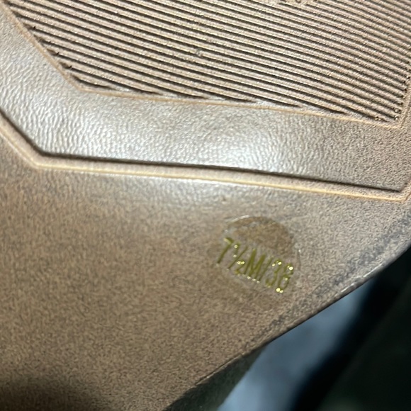 NWT Vince Camuto Gigietta Suede bootie - Picture 4 of 6